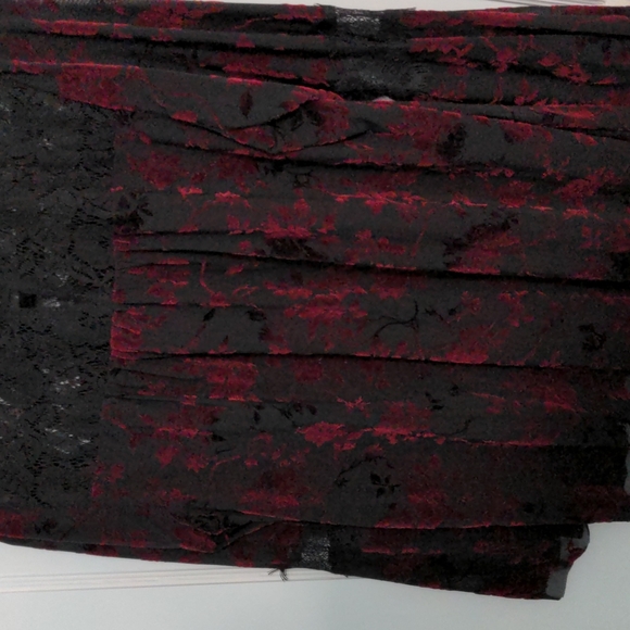 Mystree Size L Black and Deep Red Sheer Top with Lace and Bell Sleeves - Picture 9 of 9